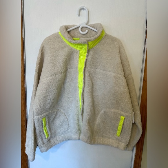 Old Navy Jackets & Blazers - 🦋2/30 Old Navy - Sherpa Bomber Jacket NWT